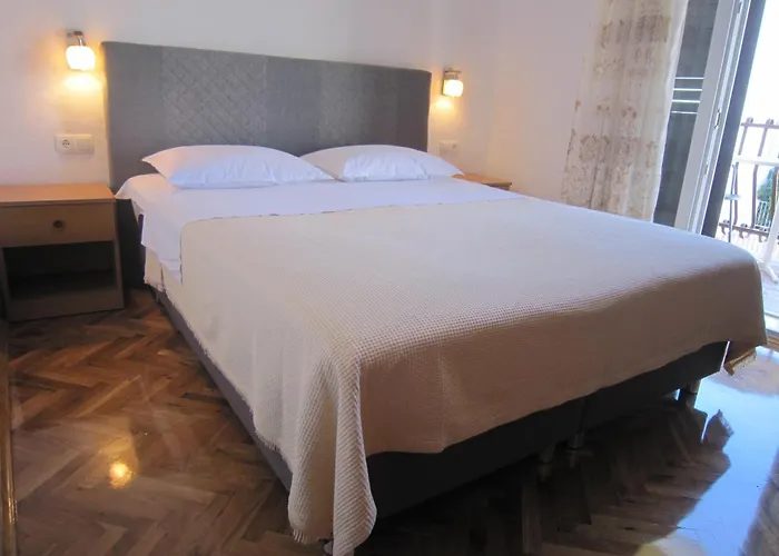 Lucia Premium בית הארחה