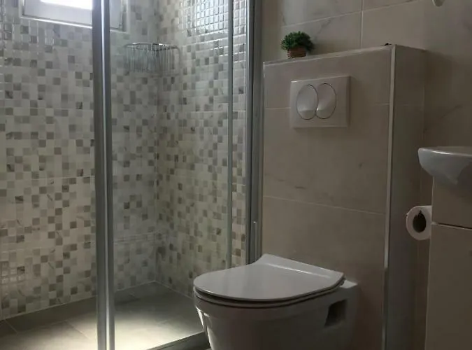 Lucia Premium 3* פרימוסטן