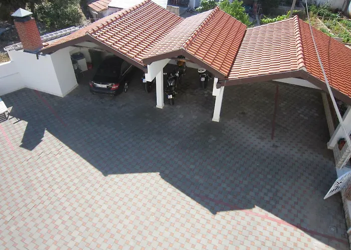 בית הארחה Lucia Premium פרימוסטן