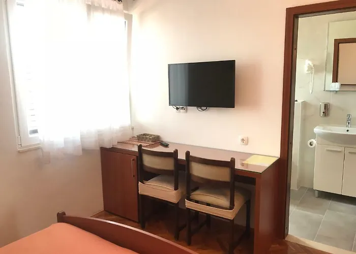 Lucia Premium בית הארחה